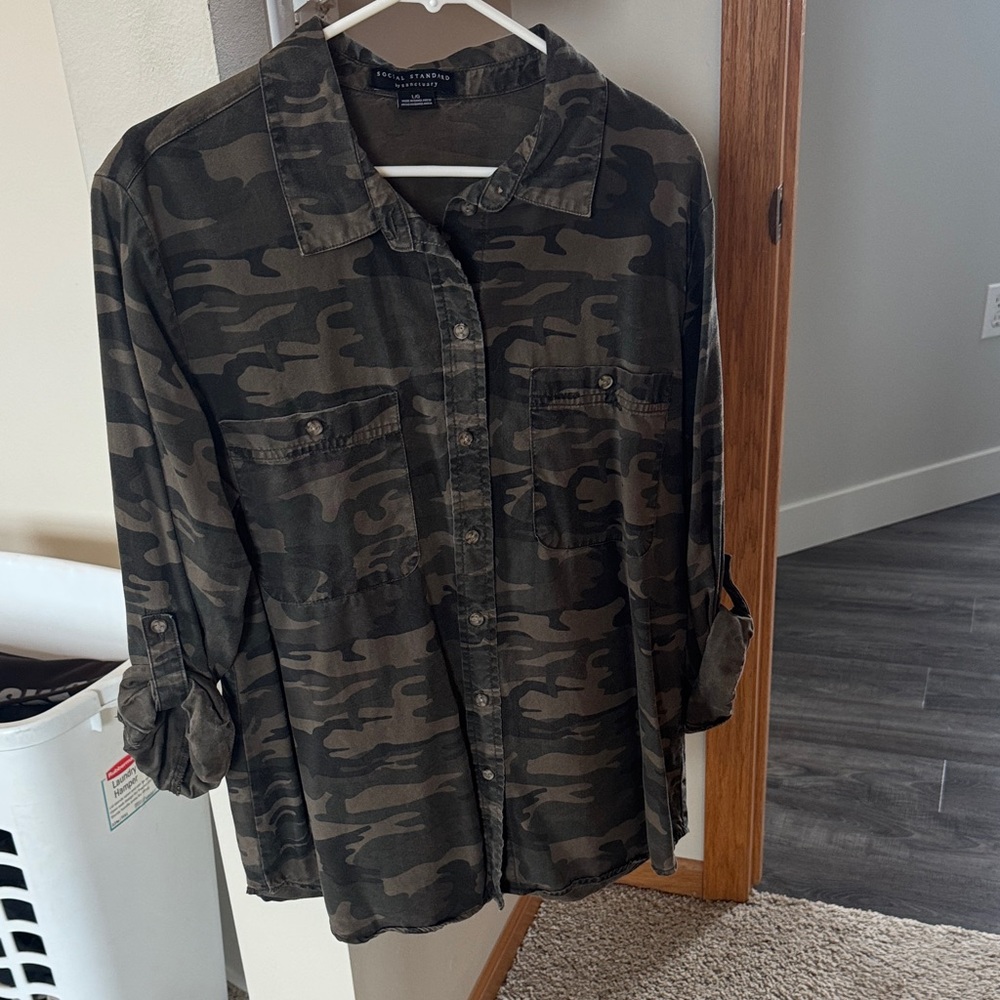 Social Standards Women’s Camo Button-Down Shirt - Olive Green